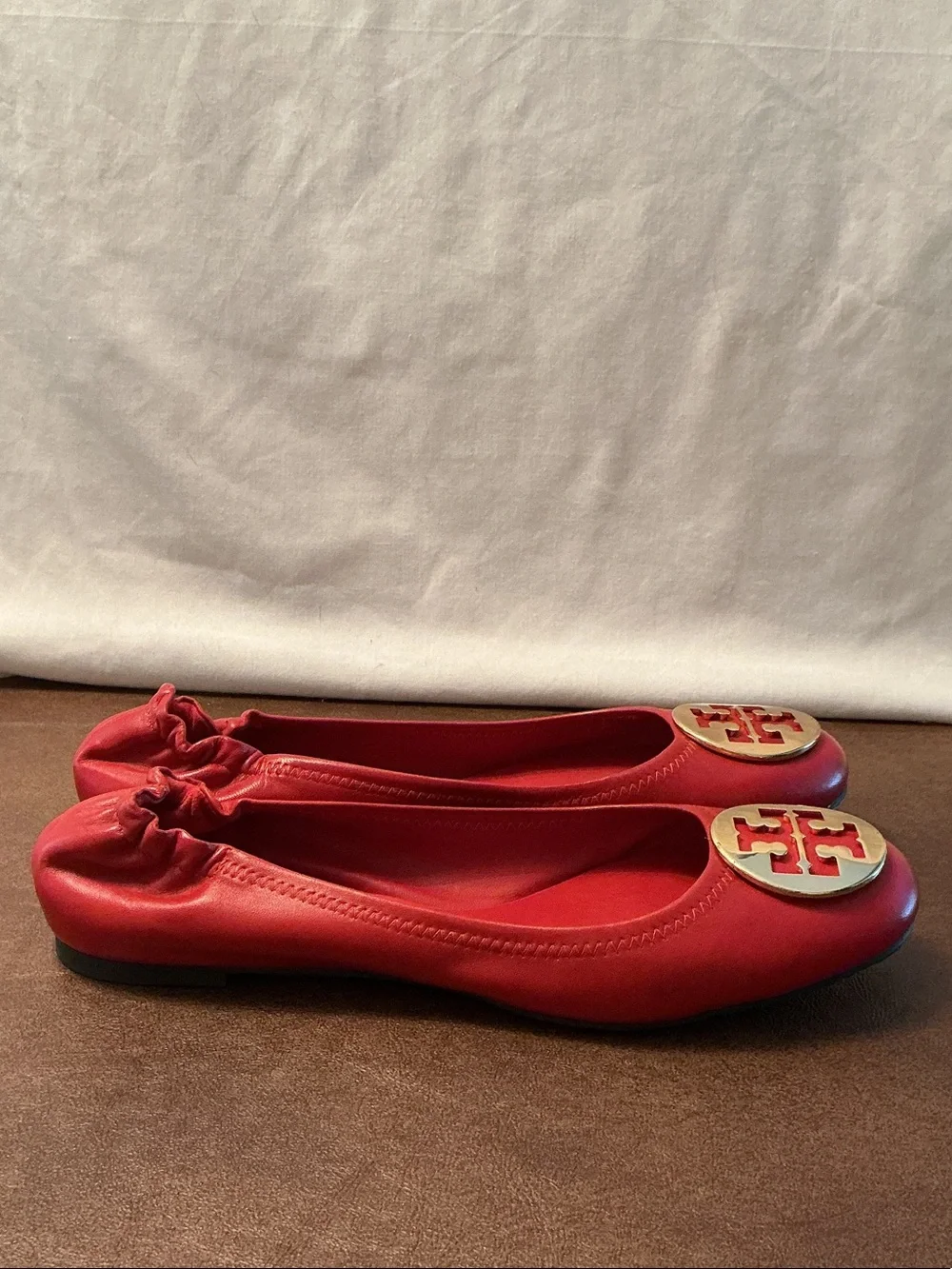NWOB Tory Burch Red Leather Ballet Flats & Gold Logo Accent Sz 11 Women’s shoes